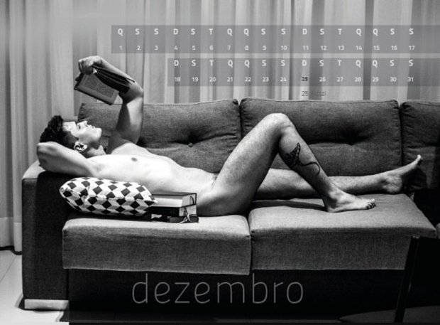 Bibliotecarios brasileños posan desnudos