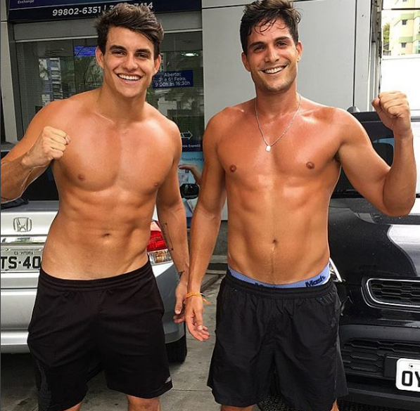 Los gemelos brasileños sexys calientan GH VIP antes de entrar