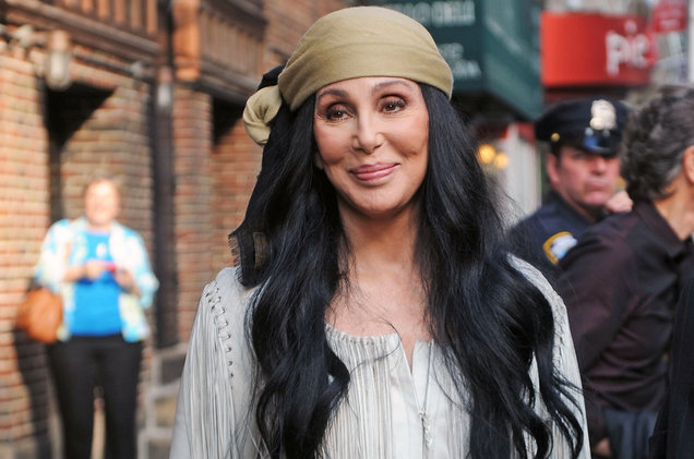 Cher estrena ‘Walls’, nuevo single con indirectas muy claras a Trump