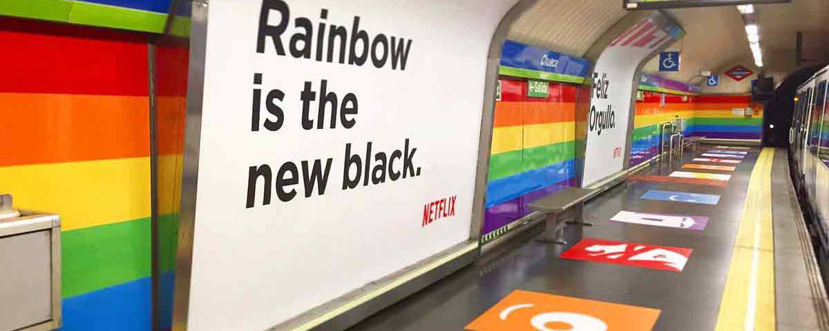 La bandera LGTB vuelve al metro de Chueca