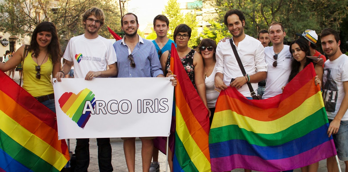 Agreden a una drag queen en Cádiz: “Mariconazo, fuera de El Gastor”