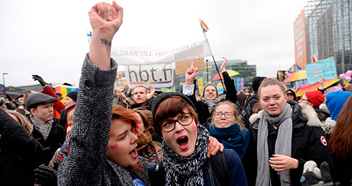 Finlandia aprueba el matrimonio gay