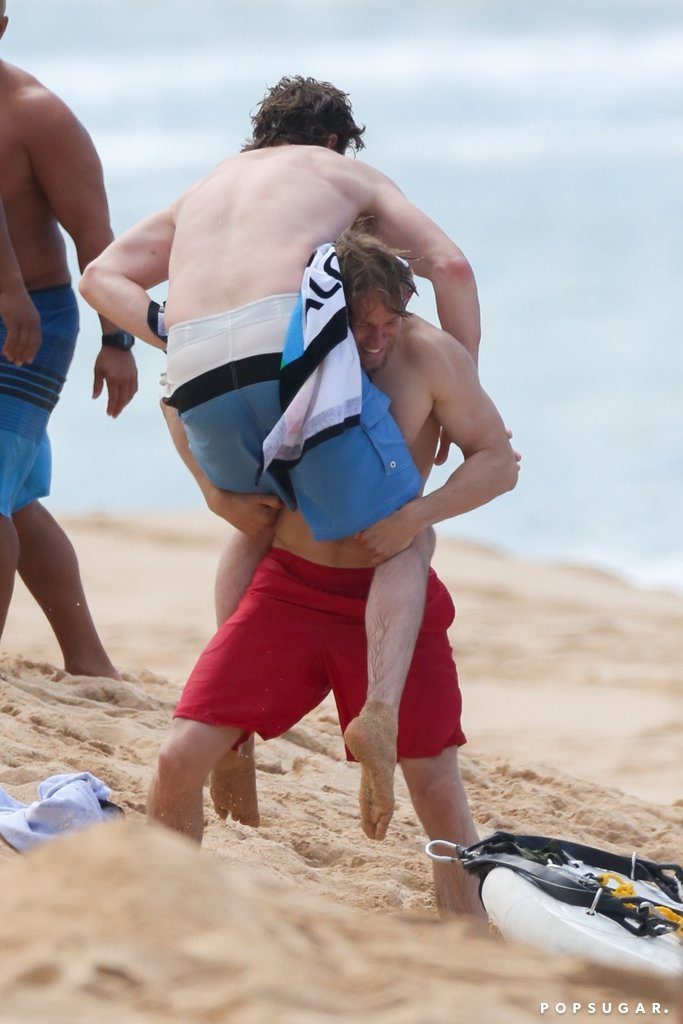 Ryan Phillipe, Garrett Hedlund y Charlie Hunnam, 3 actores sexys en la playa