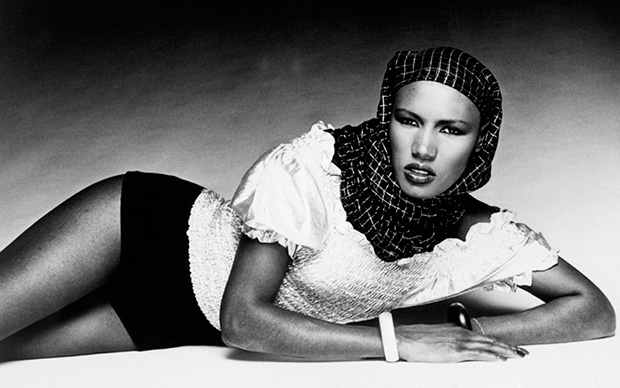 Grace Jones, en exclusiva para Shangay: “¿Qué más da la edad que tenga?”