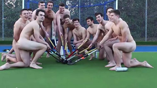 El equipo de hockey se desnuda contra la homofobia