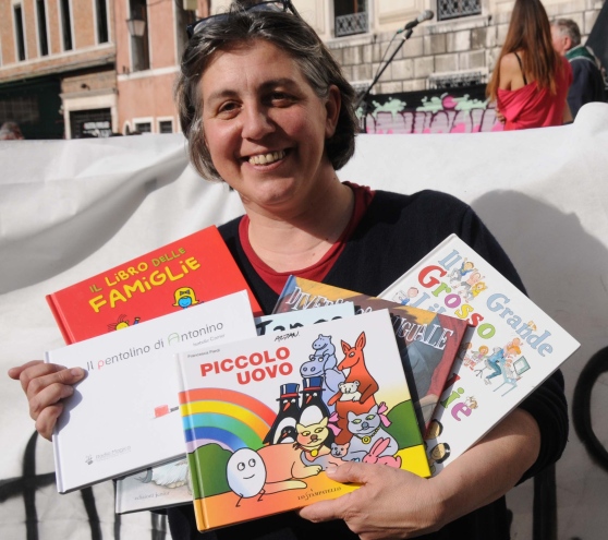 El alcalde de Venecia prohíbe los libros LGTB