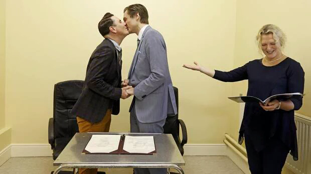Ellos son el primer matrimonio gay irlandés