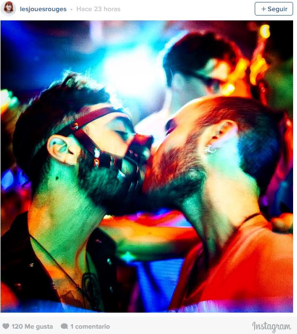 #TwoMenKissing, besos contra el ataque de Orlando