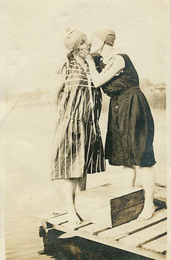 8 imágenes de parejas lesbianas del siglo XX