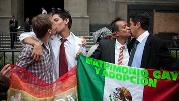 Las parejas gays de México podrán adoptar