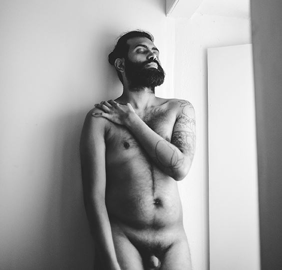 ‘BARE’, otra perspectiva del desnudo masculino