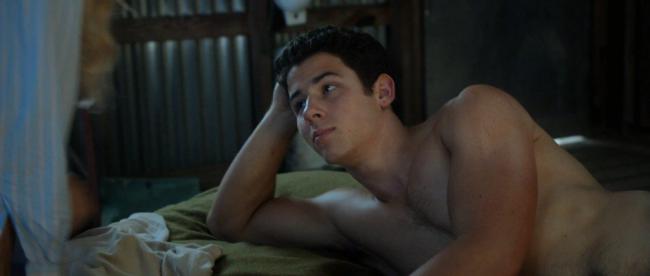 Nick Jonas desnudo en su nueva película