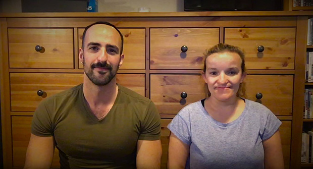Óscar y Rocío, dos representantes del colectivo LGTB sordo, abren un canal en YouTube