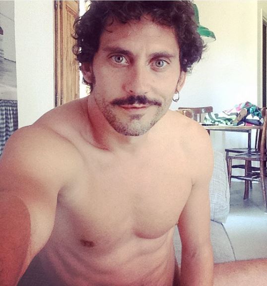 Paco León se desnuda para celebrar sus 700.000 seguidores en Instagram