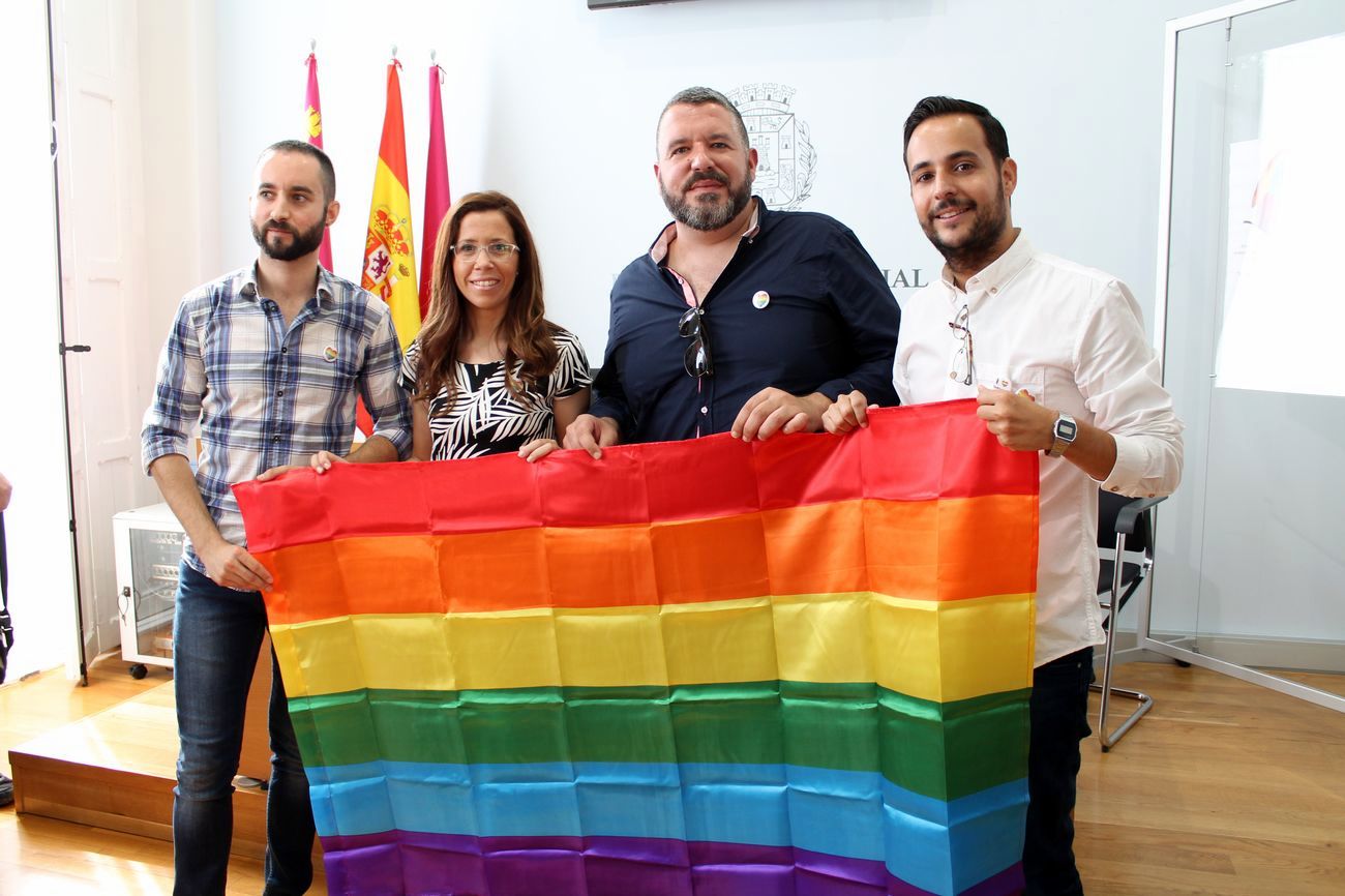 La bandera gay en el Ayuntamiento de Cartagena