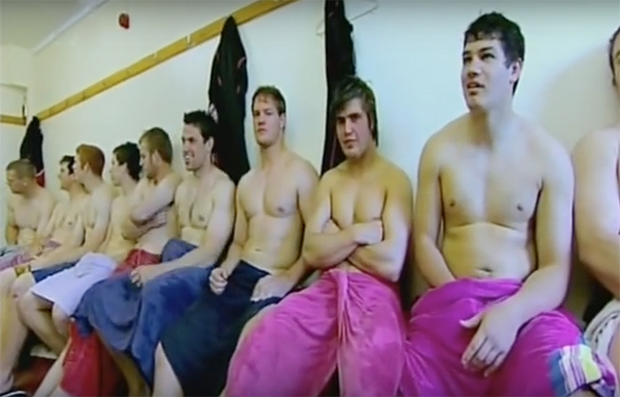 Este equipo de rugby se desnuda por su salud
