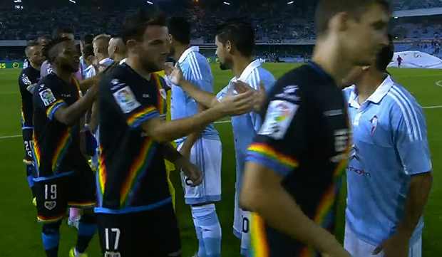 El Rayo Vallecano lució su camiseta arcoíris