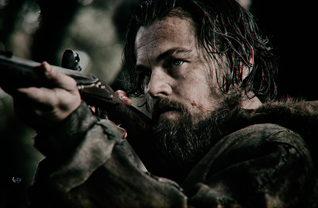 Leonardo DiCaprio no deja de sufrir en El renacido