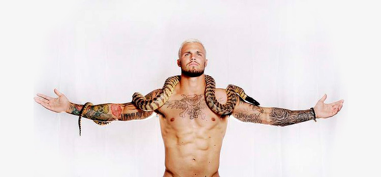 Sandor Earl, músculos y tatuajes