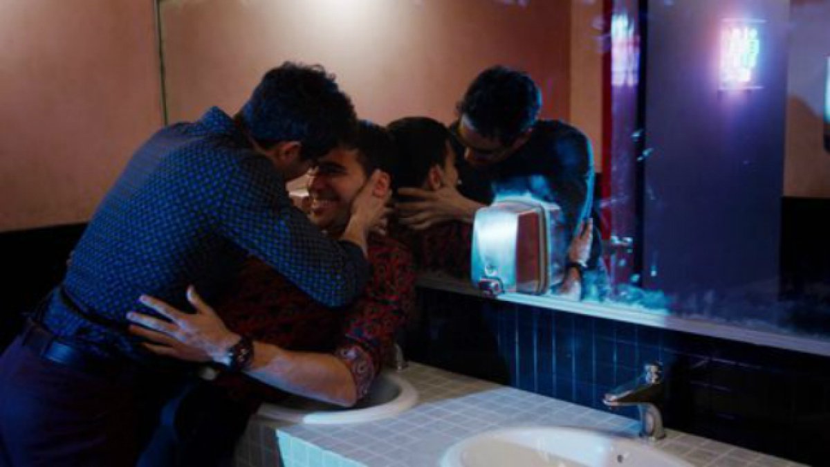 Miguel Ngel Silvestre Se Monta Una Orga Gay En Sense8 Por Navidad