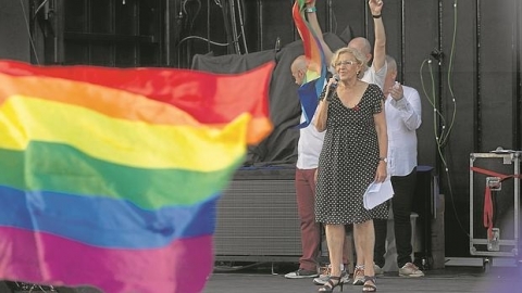Manuela Carmena multa al Orgullo Gay