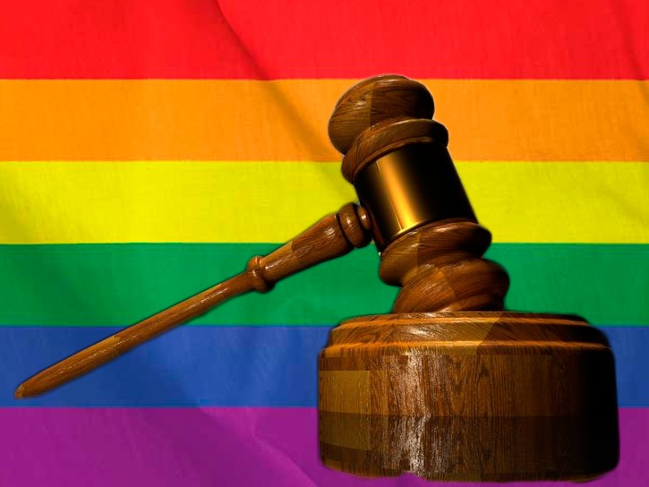 Un juez aprueba la “terapia de conversión para gays”