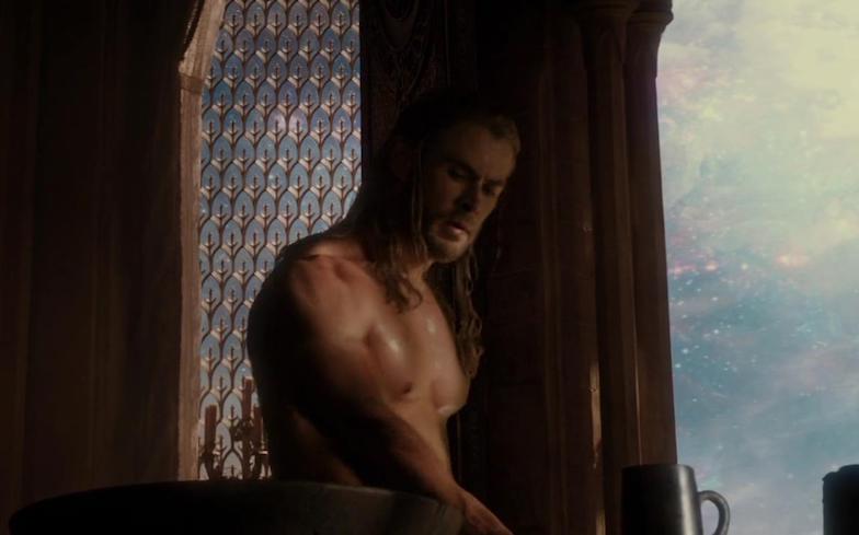 ¿Qué hace Chris Hemsworth desnudo en el trailer de ‘Thor: Ragnarok’?