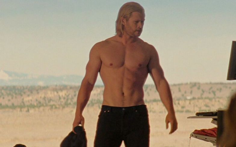 ¿Qué hace Chris Hemsworth desnudo en el trailer de ‘Thor: Ragnarok’?