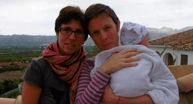 Niegan a dos lesbianas inscribir a su bebé en el Registro de Dénia
