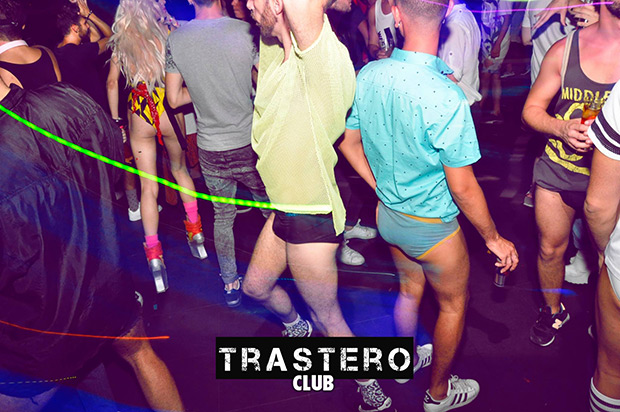 Prohibidos los pantalones los viernes noche en Trastero Club