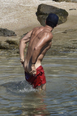 Nuevas fotos de Orlando Bloom desnudo durante sus vacaciones