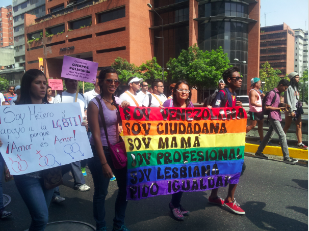 Venezuela: el ‘invisible’ colectivo LGTB vive la situación con miedo