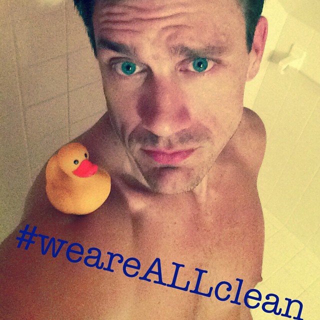 Selfis desnudos por una buena causa: WeAreAllClean