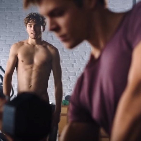 Tres beneficios de entrenar desnudo en el gimnasio