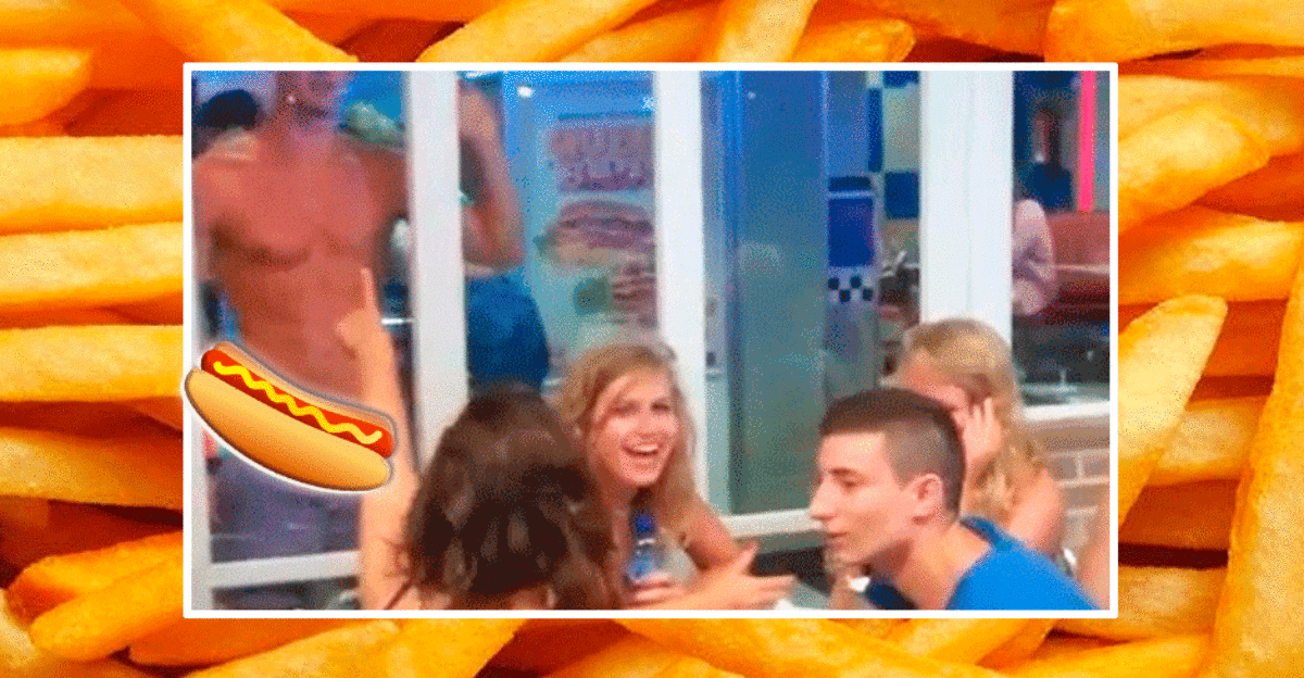 Frota su pene en la ventana de un restaurante de comida rápida y el vídeo se hace viral