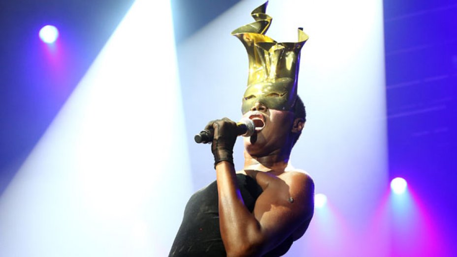 Grace Jones, en exclusiva para Shangay: “¿Qué más da la edad que tenga?”