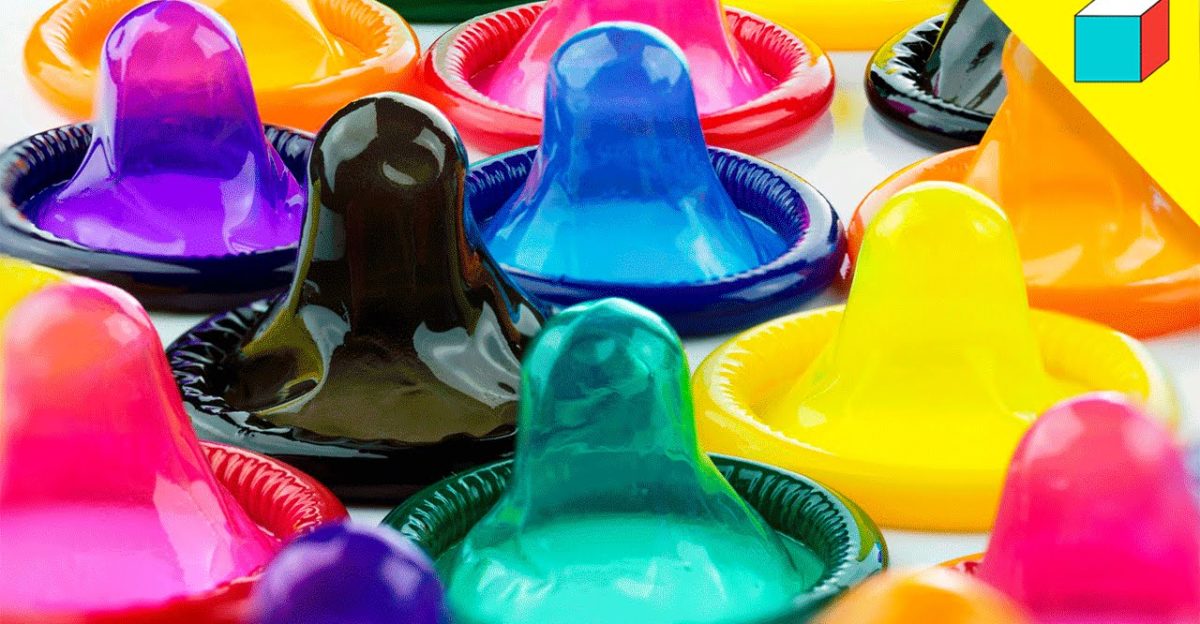 Una drag queen nos enseña a poner un condón