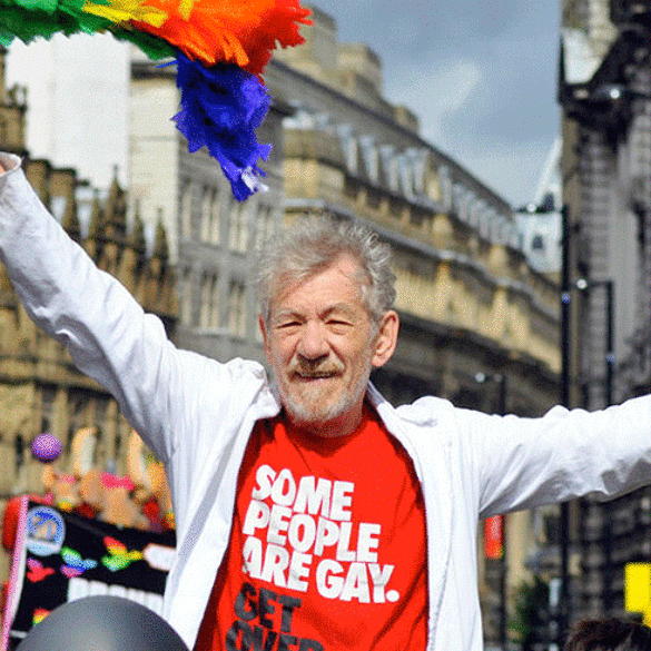 Ian McKellen recuerda cómo fue crecer siendo "el único gay del pueblo"