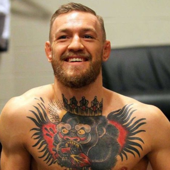El pene del luchador de la UFC Conor McGregor en pleno combate