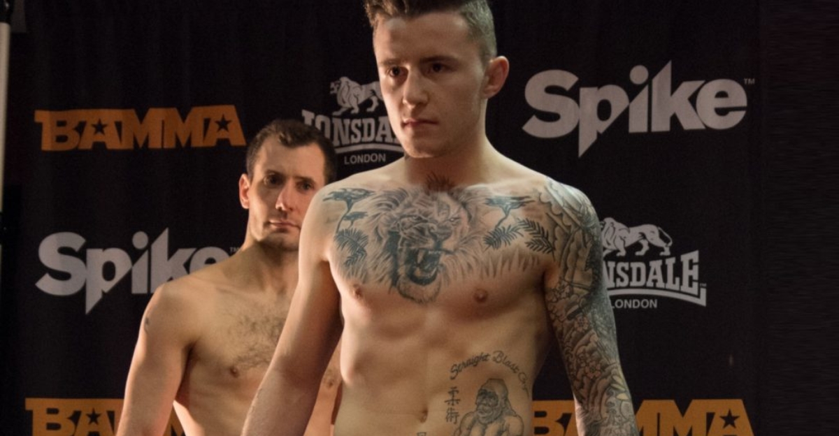 El sospechoso bulto en la entrepierna del luchador James Gallagher