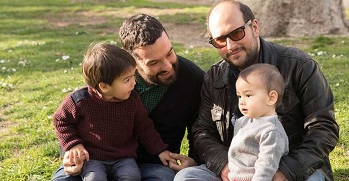 Nuevas familias: lesbianas, gays y heteros con sus hijos en El Retiro