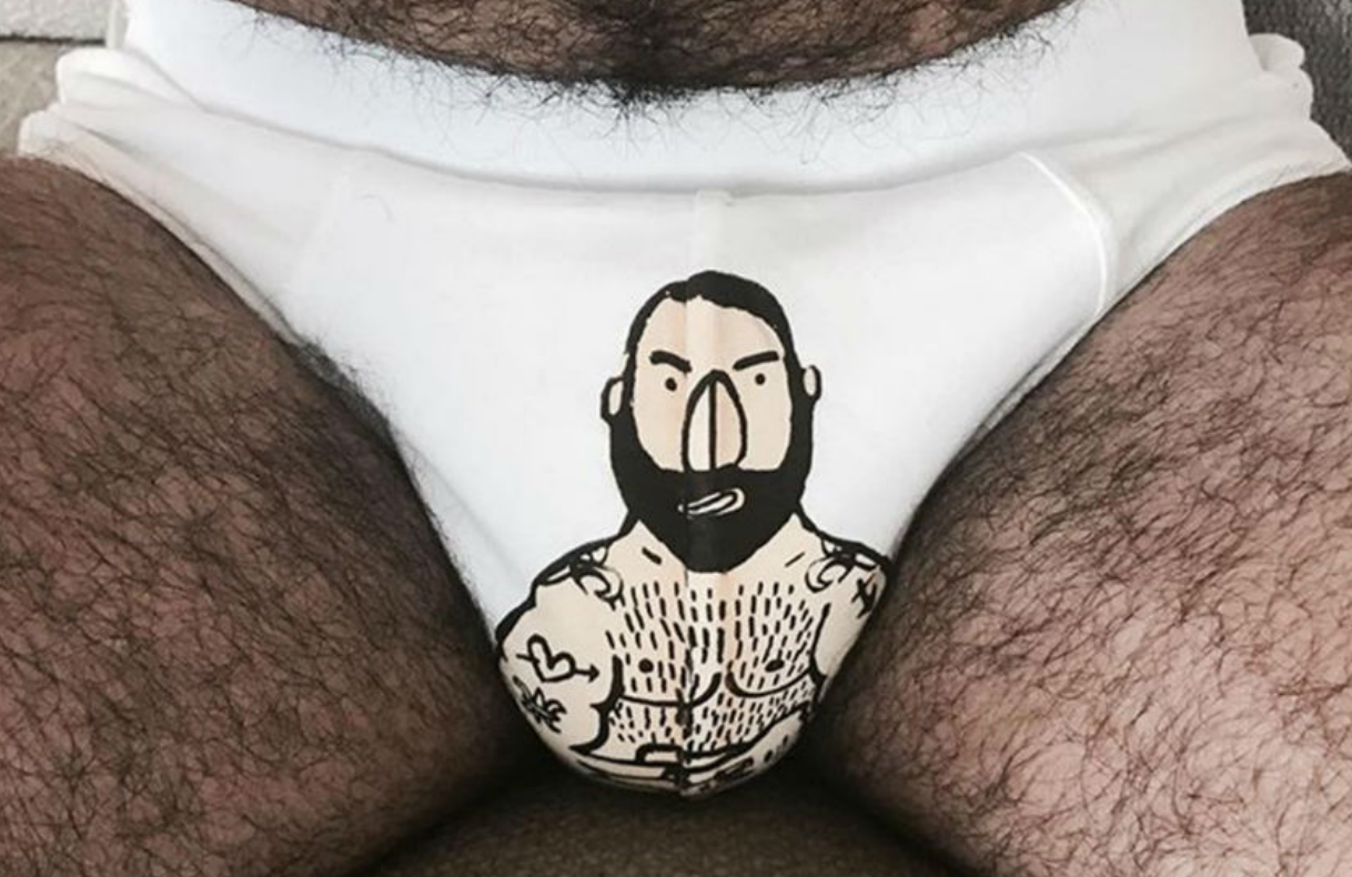 Hombres y penes peludos: el arte homoerótico para osos de Carlos Radriguez