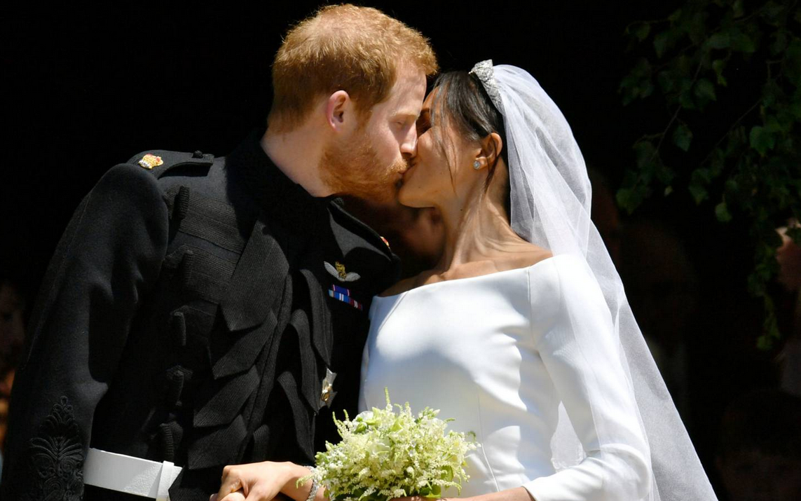 El beso en la boca entre David Beckhahm y Elton John fue el segundo más viral de la boda real.
