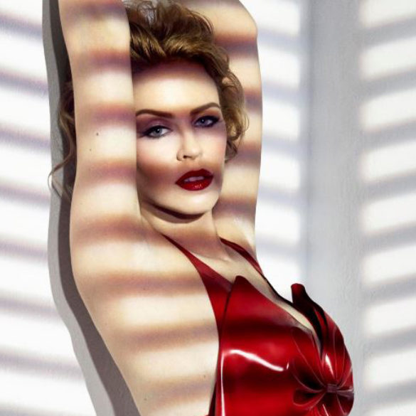 Kylie Minogue celebra sus 50 años con nuevo videoclip