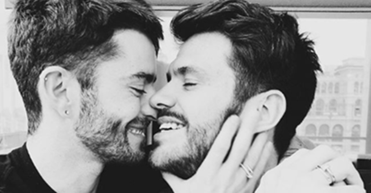Pelayo Díaz y su novio, Andy McDougall, contra la homofobia