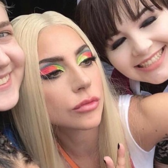 Lady Gaga sale a la calle para reivindicar los derechos LGTB+