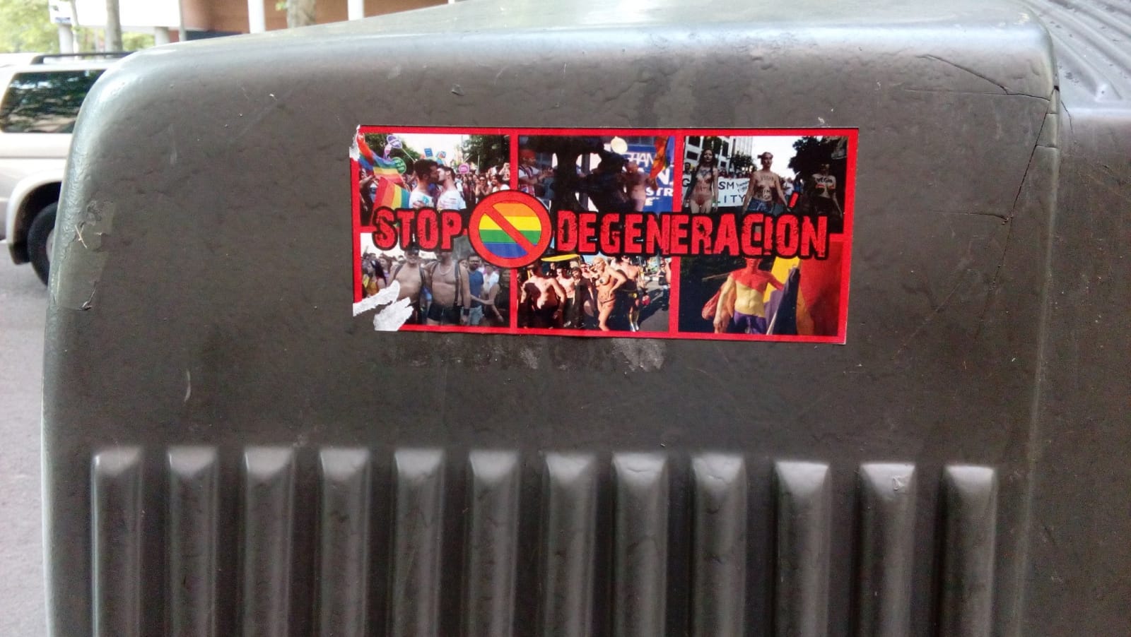 Alerta por la cantidad de pegatinas y pintadas homófobas que aparecen en Madrid