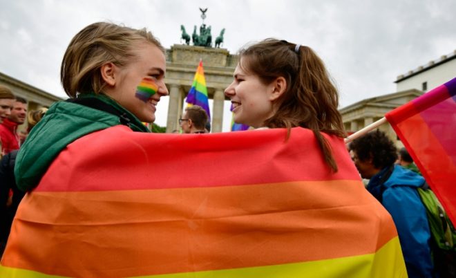La UE por fin admite los mismos derechos de residencia a los matrimonios homosexuales