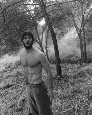 Al mal tiempo..., Quim Gutiérrez vuelve a quitarse la ropa - Shangay