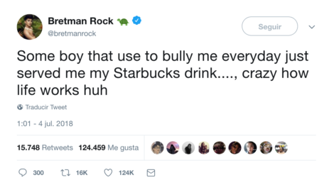 Bretman Rock: “Un tío que me hacía bullying todos los días me acaba de servir mi bebida en el Starbucks… ¡Qué locura como cambia la vida!”